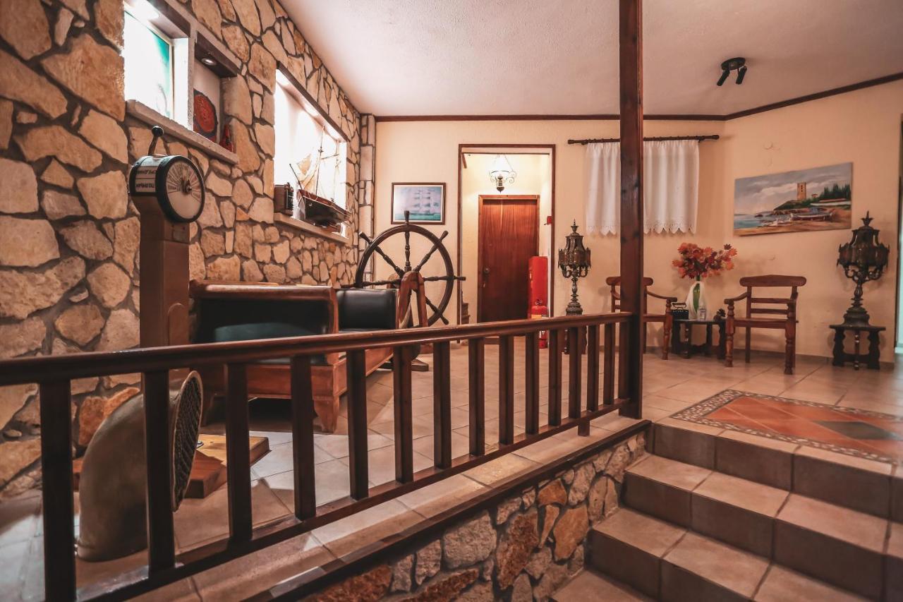 Karnagio Vasilas Ayía Paraskeví Exterior foto